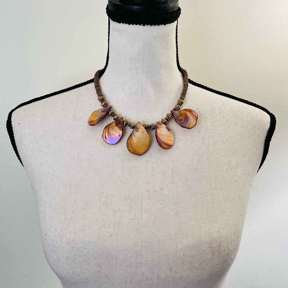 Vintage Style Teardrop Shell Pearl Statement Necklace - Picture 4 of 5